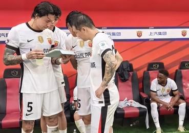 中国资本购买英超球队的案例与影响分析